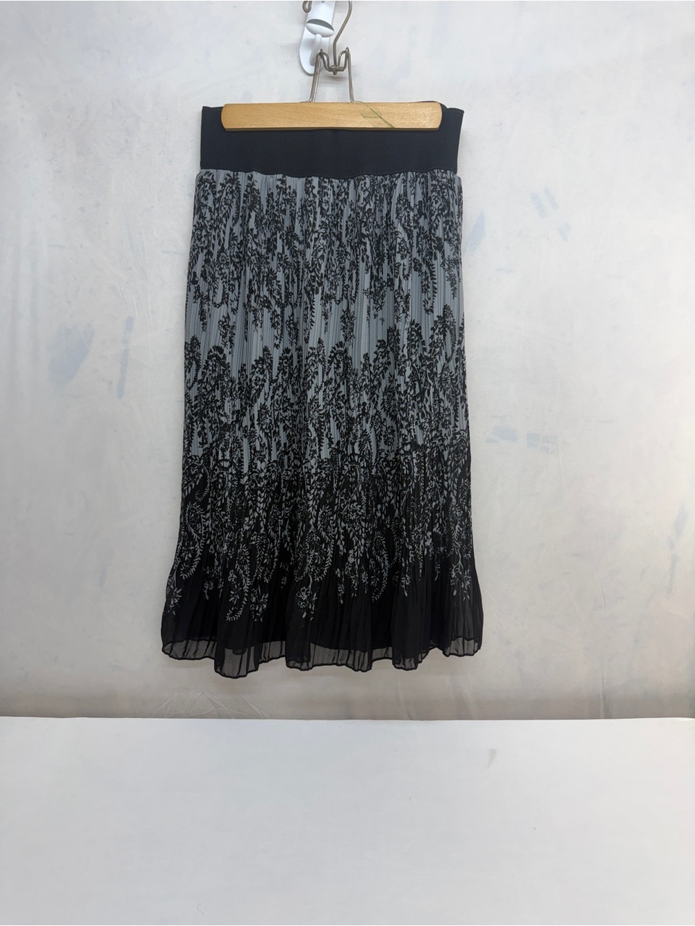Metro Wear Black and Gray Pleated Midi Skirt